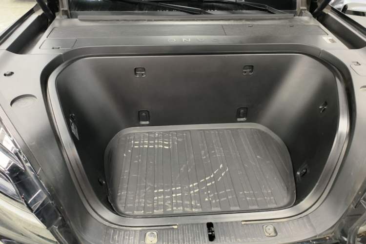 Used ONVO Luxeed L90 2025 Model—Max Six-Seater Version Engine Bay