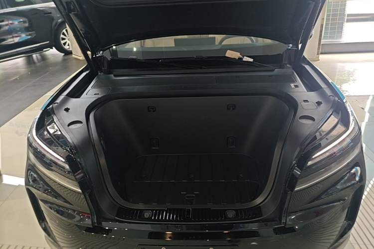 Used ONVO Luxeed L90 2025 Model—Ultra Six-Seater Version Engine Bay