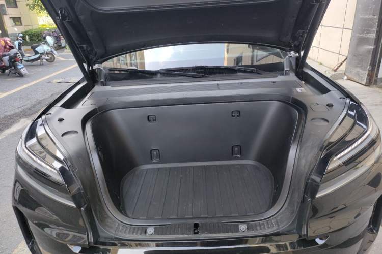 Used ONVO Luxeed L90 2025 Model—Max Six-Seater Version Engine Bay