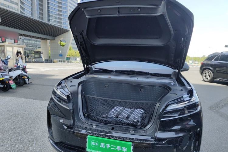 Used ONVO Luxeed L90 2025 Model—Max Six-Seater Version Engine Bay
