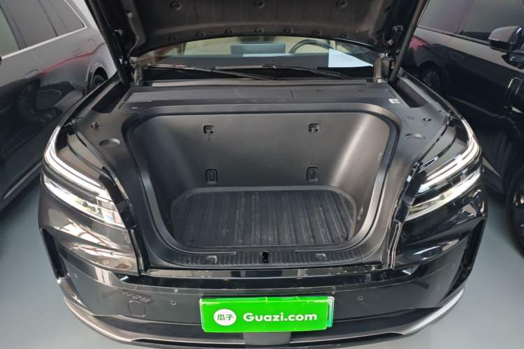 Used ONVO Luxeed L90 2025 Model—Max Six-Seater Version Engine Bay