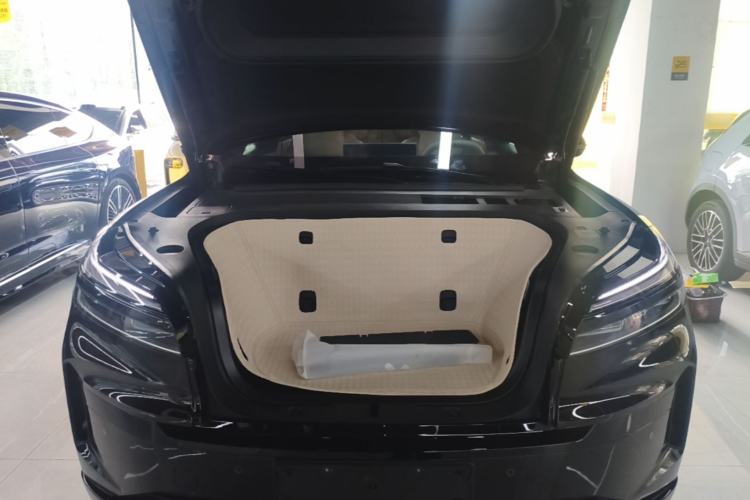 Used ONVO Luxeed L90 2025 Model—Max Six-Seater Version Engine Bay