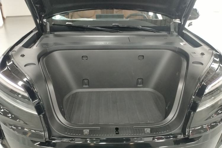 Used ONVO Luxeed L90 2025 Model—Ultra Six-Seater Version Engine Bay