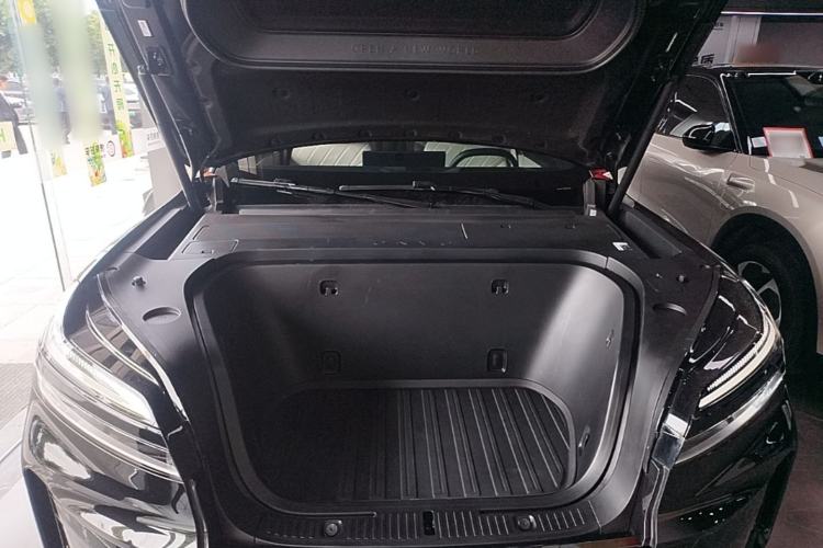 Used ONVO Luxeed L90 2025 Model—Ultra Six-Seater Version Engine Bay