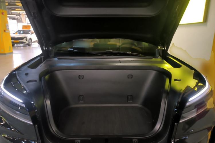 Used ONVO Luxeed L90 2025 Model—Max Six-Seater Version Engine Bay