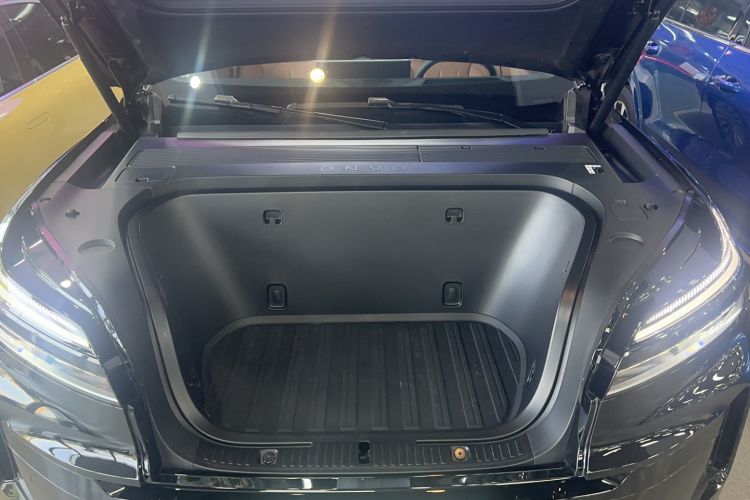 Used ONVO Luxeed L90 2025 Model—Ultra Six-Seater Version Engine Bay