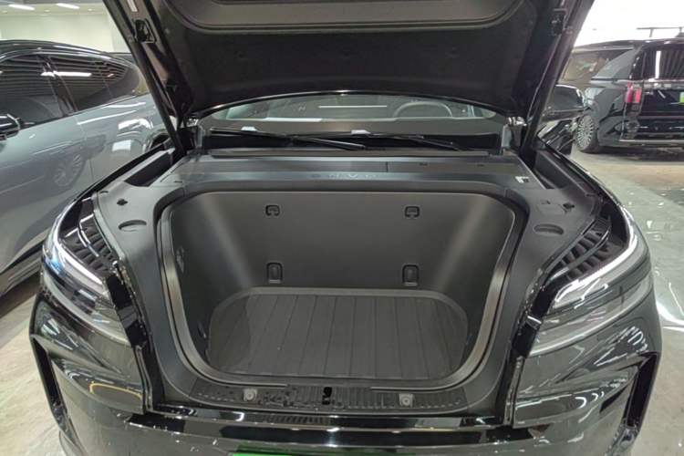Used ONVO Luxeed L90 2025 Model—Ultra Six-Seater Version Engine Bay