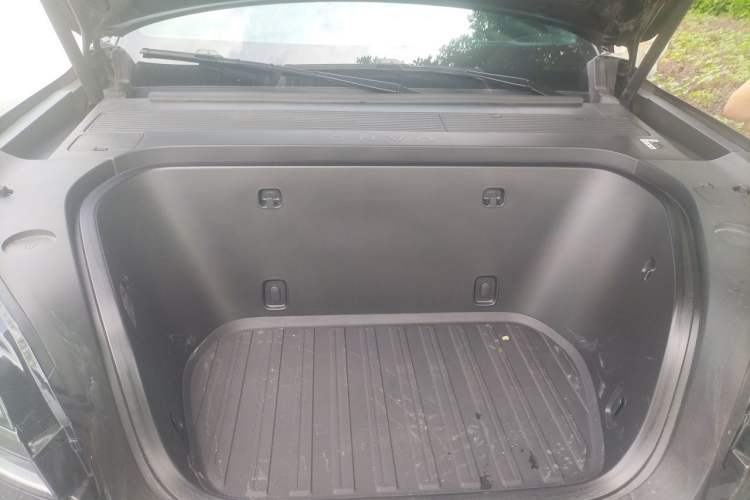 Used ONVO Luxeed L90 2025 Model—Max Six-Seater Version Engine Bay