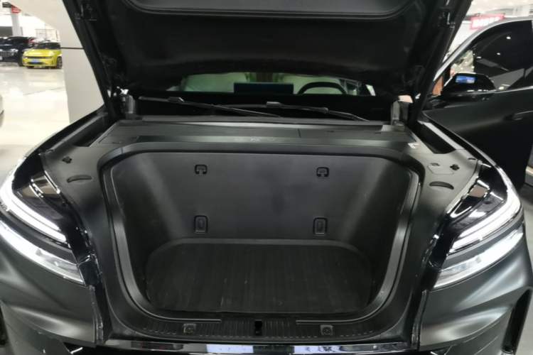 Used ONVO Luxeed L90 2025 Model Ultra Six-Seater 60-degree Battery Edition Engine Bay