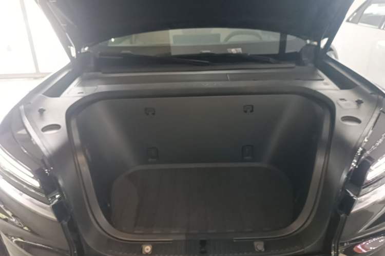 Used ONVO Luxeed L90 2025 Model—Ultra Six-Seater Version Engine Bay