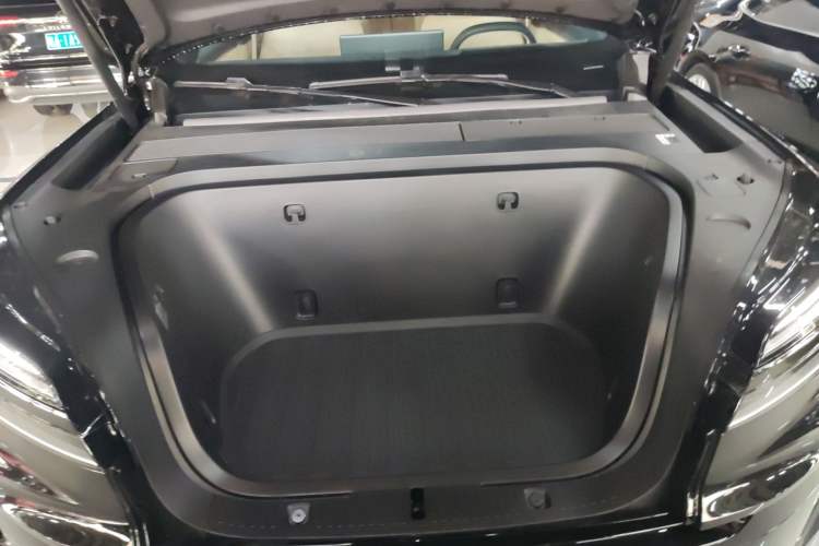 Used ONVO Luxeed L90 2025 Model—Max Six-Seater Version Engine Bay
