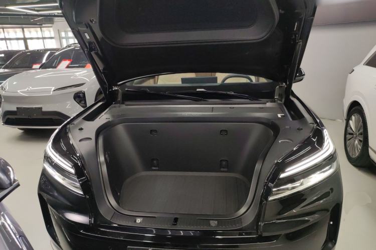 Used ONVO Luxeed L90 2025 Model—Ultra Six-Seater Version Engine Bay
