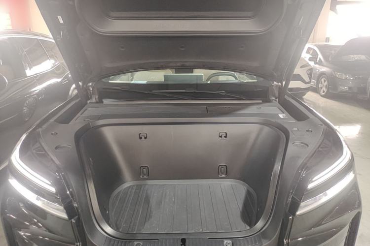 Used ONVO Luxeed L90 2025 Model—Ultra Six-Seater Version Engine Bay