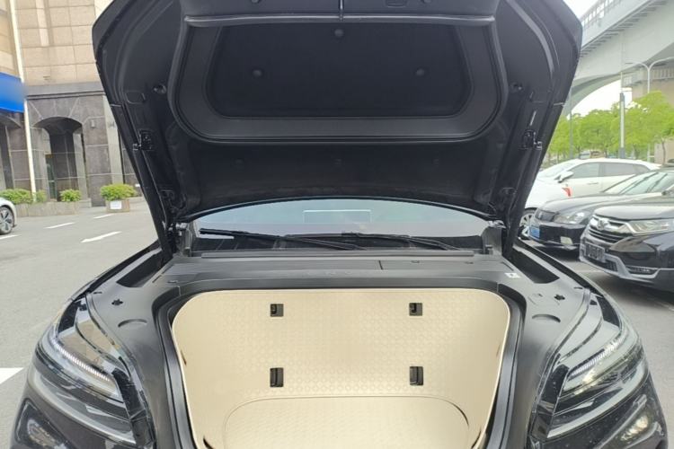 Used ONVO Luxeed L90 2025 Model—Max Six-Seater Version Engine Bay