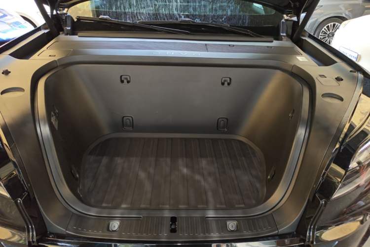 Used ONVO Luxeed L90 2025 Model—Ultra Six-Seater Version Engine Bay
