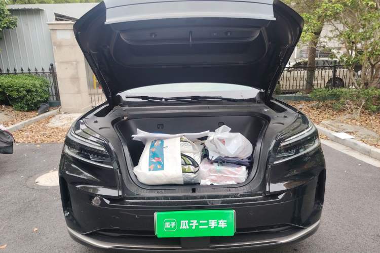 Used ONVO Luxeed L90 2025 Model—Max Seven-Seater Version Engine Bay