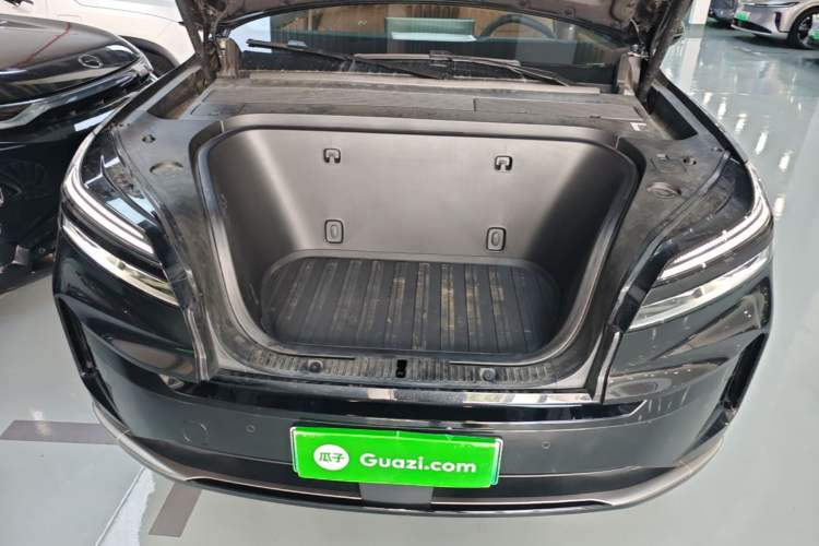 Used ONVO Luxeed L90 2025 Model—Max Six-Seater Version Engine Bay