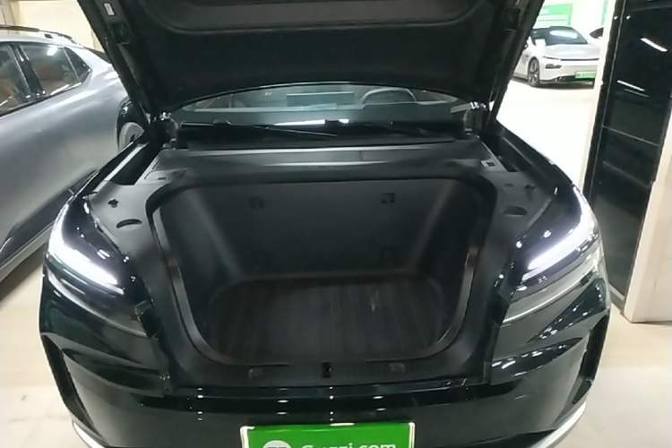 Used ONVO Luxeed L90 2025 Model—Ultra Six-Seater Version Engine Bay