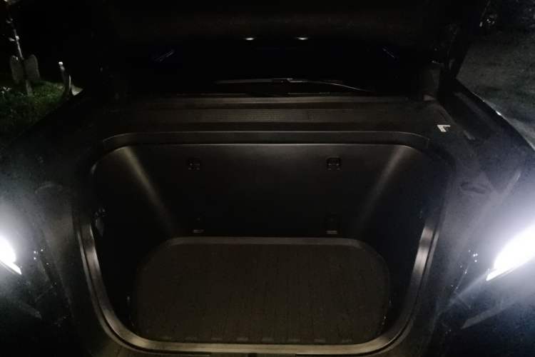 Used ONVO Luxeed L90 2025 Model—Max Six-Seater Version Engine Bay