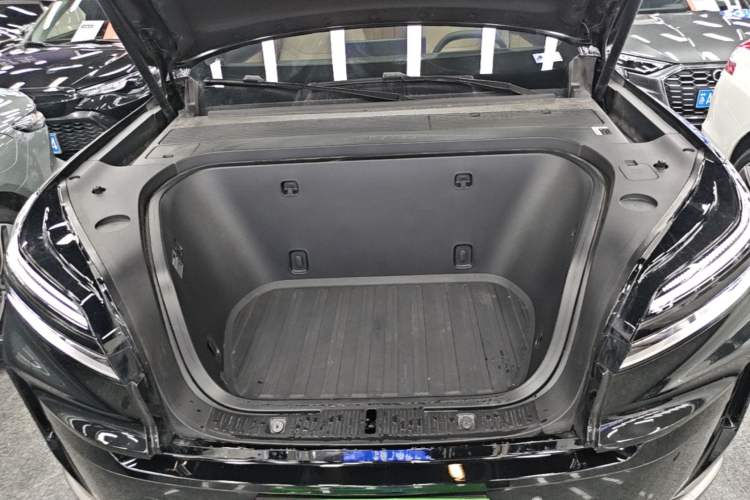 Used ONVO Luxeed L90 2025 Model—Max Six-Seater Version Engine Bay