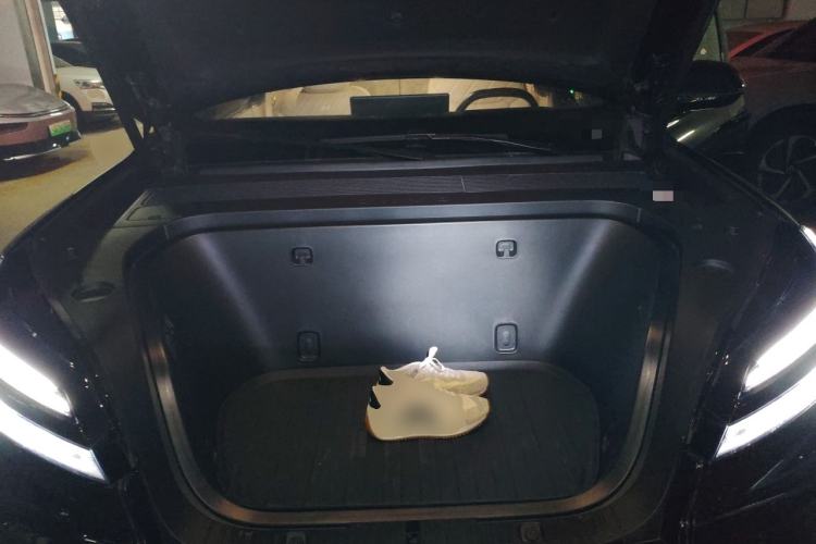 Used ONVO Luxeed L90 2025 Model—Max Six-Seater Version Engine Bay