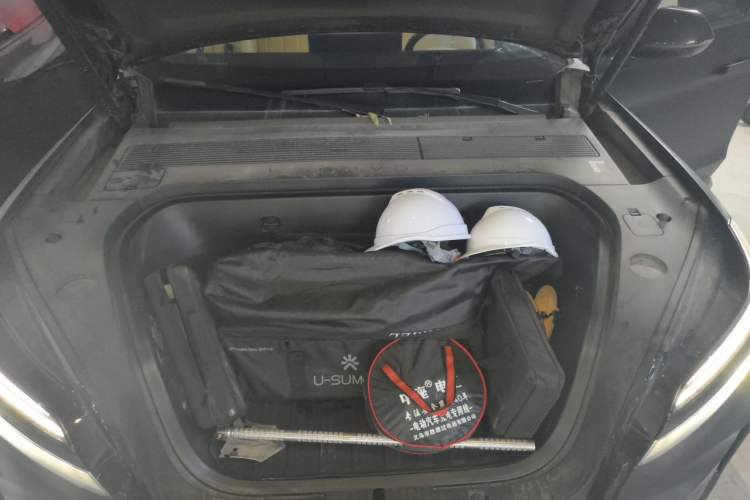 Used ONVO Luxeed L90 2025 Model—Ultra Six-Seater Version Engine Bay