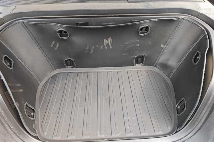 Used ONVO Luxeed L90 2025 Model—Ultra Six-Seater Version Engine Bay