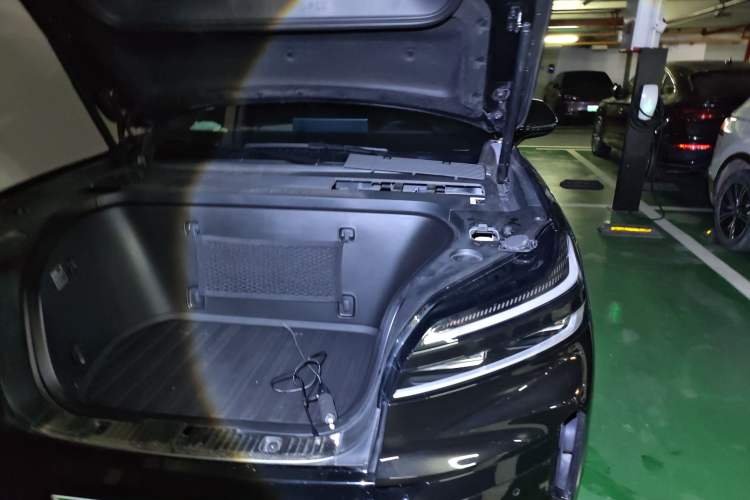 Used ONVO Luxeed L90 2025 Model—Ultra Six-Seater Version Engine Bay Left