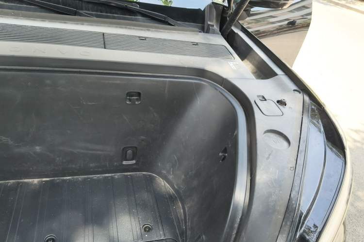 Used ONVO Luxeed L90 2025 Model—Max Six-Seater Version Engine Bay Left