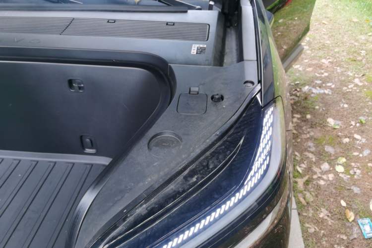 Used ONVO Luxeed L90 2025 Model—Ultra Six-Seater Version Engine Bay Left