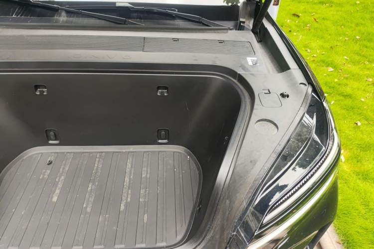 Used ONVO Luxeed L90 2025 Model—Max Seven-Seater Version Engine Bay Left