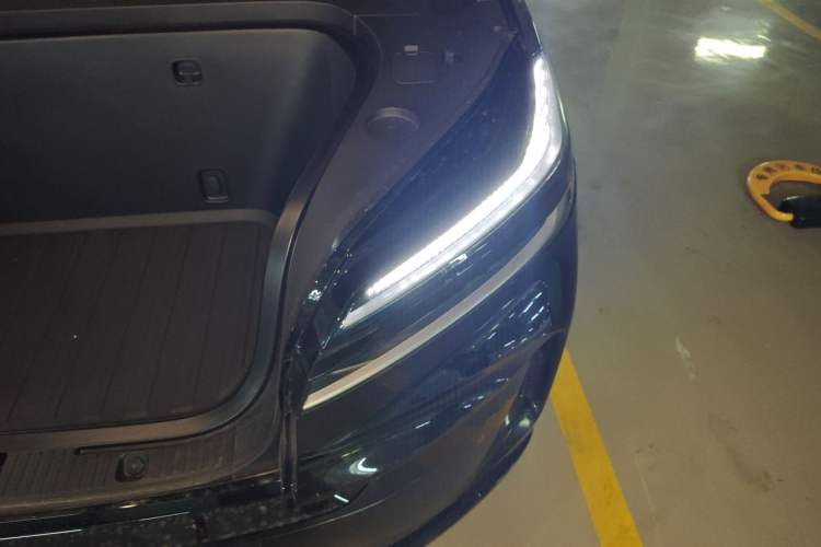 Used ONVO Luxeed L90 2025 Model—Max Six-Seater Version Engine Bay Left