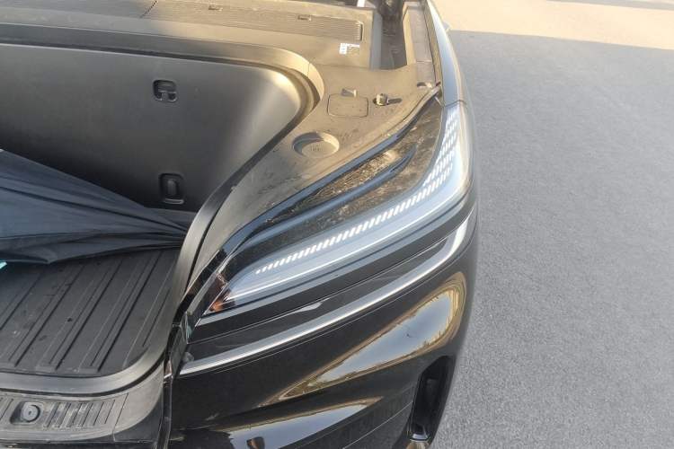 Used ONVO Luxeed L90 2025 Model—Max Six-Seater Version Engine Bay Left