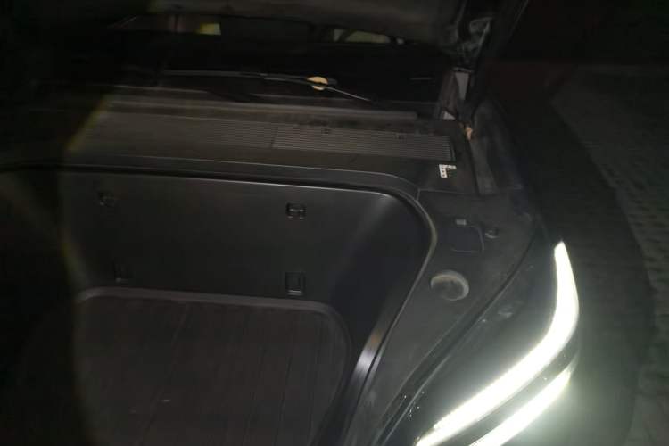 Used ONVO Luxeed L90 2025 Model—Max Six-Seater Version Engine Bay Left