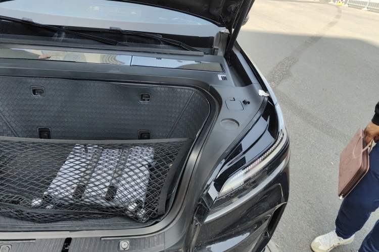Used ONVO Luxeed L90 2025 Model—Max Six-Seater Version Engine Bay Left