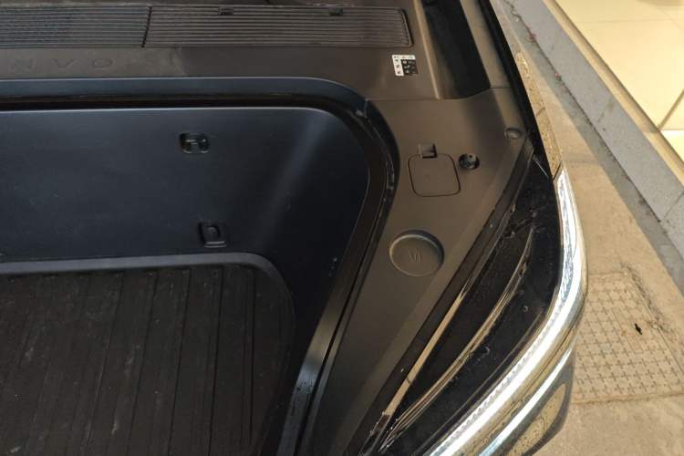 Used ONVO Luxeed L90 2025 Model—Pro Seven-Seater Version Engine Bay Left