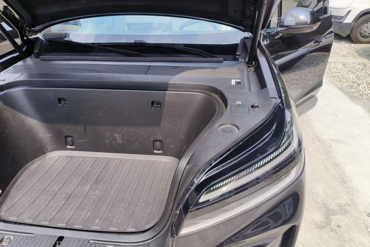 Used ONVO Luxeed L90 2025 Model—Ultra Six-Seater Version Engine Bay Left