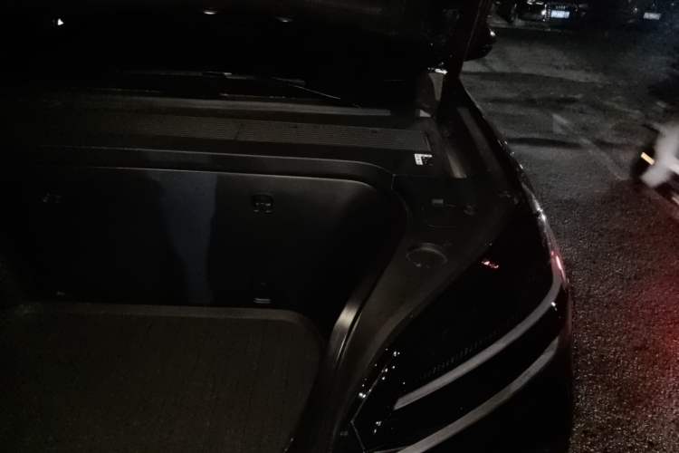 Used ONVO Luxeed L90 2025 Model—Max Six-Seater Version Engine Bay Left