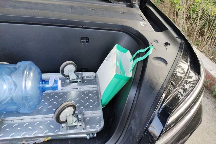 Used ONVO Luxeed L90 2025 Model—Max Six-Seater Version Engine Bay Left