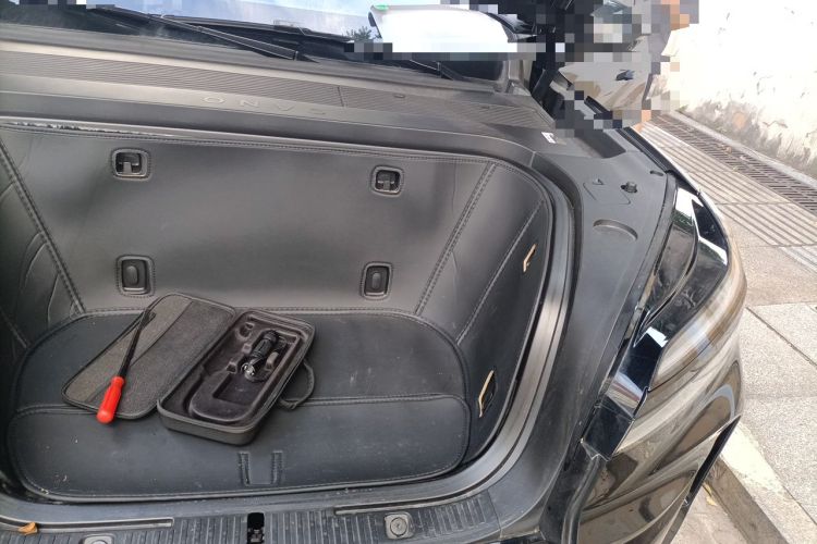 Used ONVO Luxeed L90 2025 Model Max Six-Seater 60-degree Battery Edition Engine Bay Left