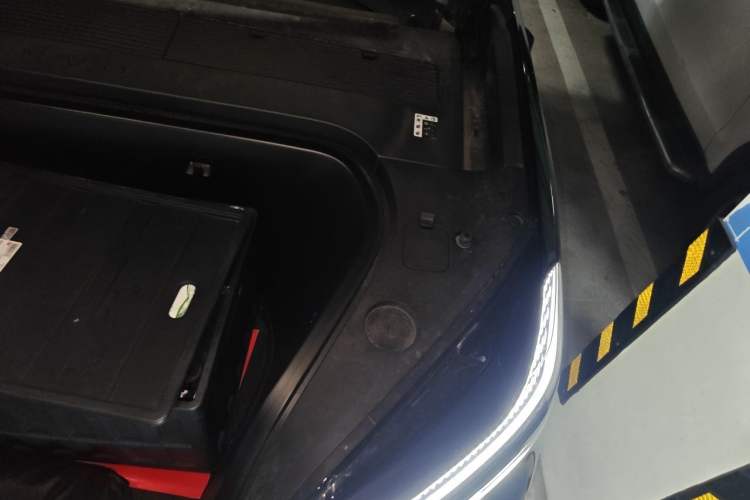 Used ONVO Luxeed L90 2025 Model—Max Six-Seater Version Engine Bay Left