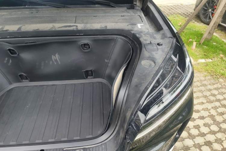Used ONVO Luxeed L90 2025 Model—Ultra Six-Seater Version Engine Bay Left