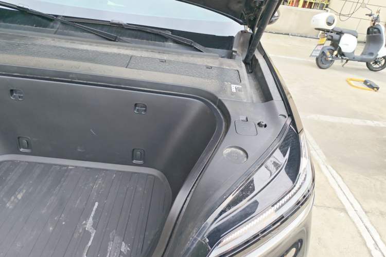 Used ONVO Luxeed L90 2025 Model—Max Six-Seater Version Engine Bay Left