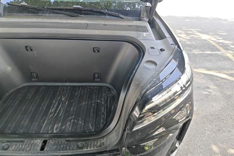 Used ONVO Luxeed L90 2025 Model—Ultra Six-Seater Version Engine Bay Left