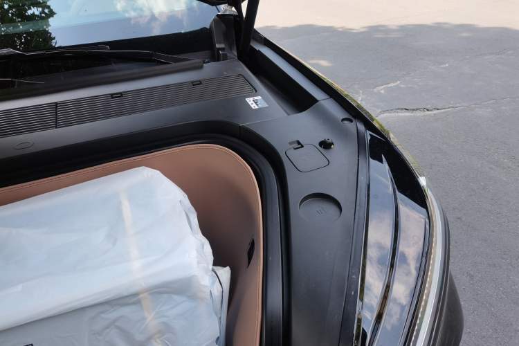 Used ONVO Luxeed L90 2025 Model—Ultra Six-Seater Version Engine Bay Left