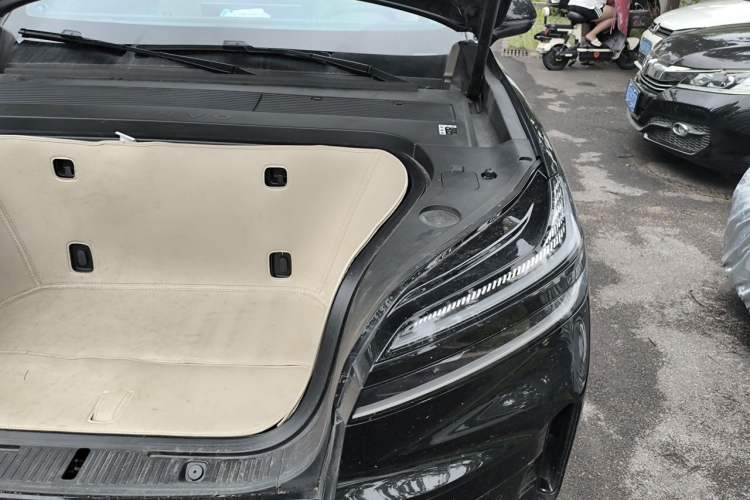 Used ONVO Luxeed L90 2025 Model—Ultra Six-Seater Version Engine Bay Left