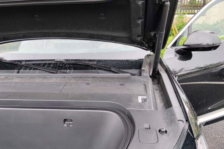 Used ONVO Luxeed L90 2025 Model—Max Six-Seater Version Engine Bay Left