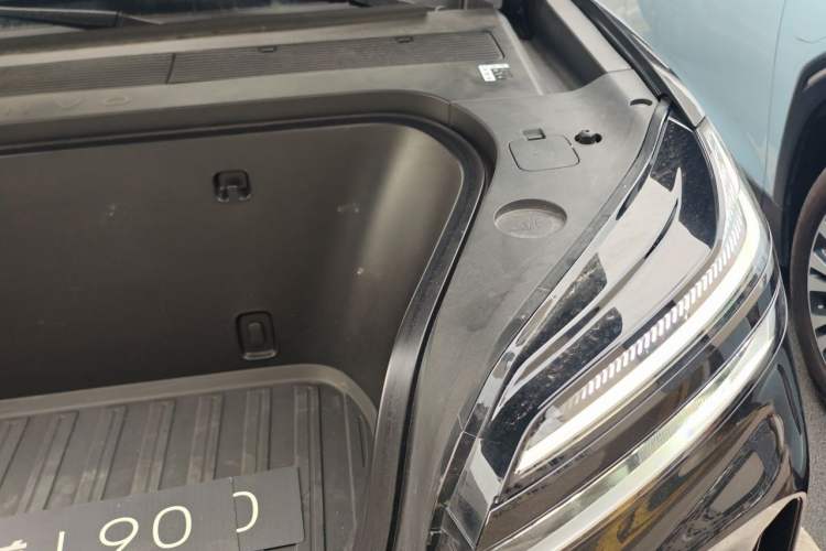Used ONVO Luxeed L90 2025 Model—Black Knight Special Edition—Six-Seater Engine Bay Left