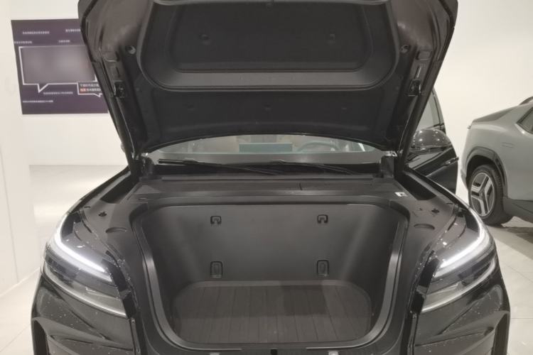 Used ONVO Luxeed L90 2025 Model—Max Six-Seater Version Engine Bay