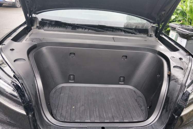 Used ONVO Luxeed L90 2025 Model—Max Seven-Seater Version Engine Bay